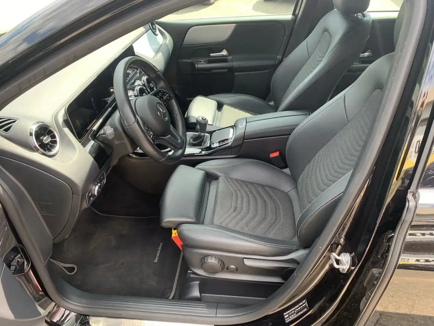 Mercedes-Benz B 180 B 180 d Business Solution Zwart - 2