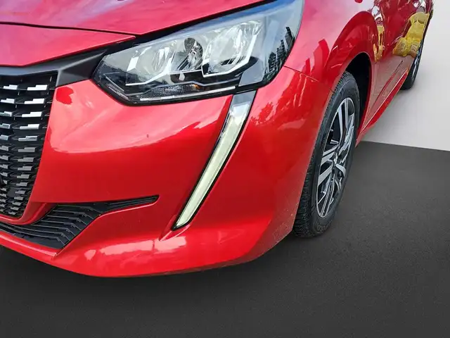 Peugeot 208 view 11