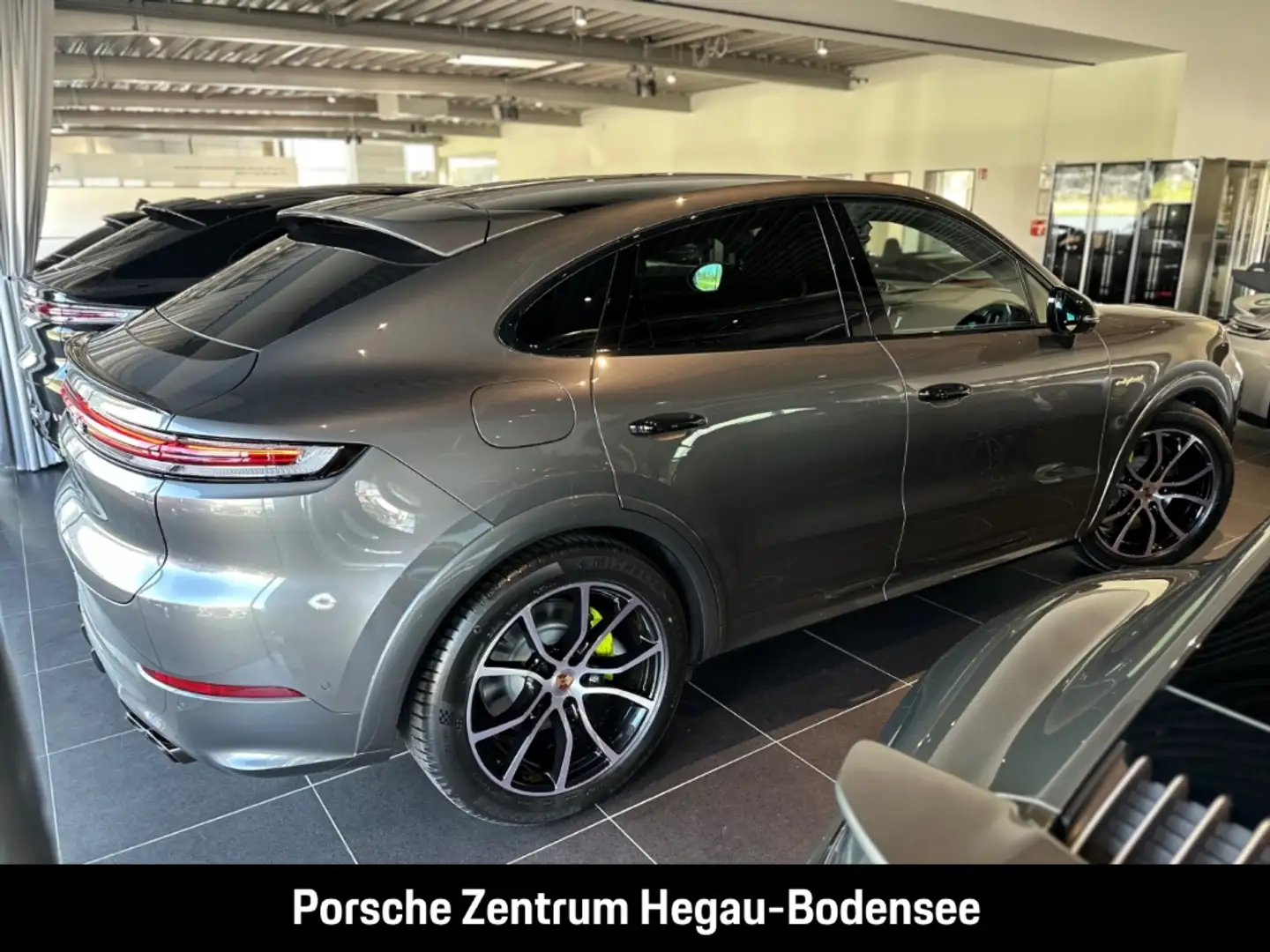 Porsche Cayenne S E-Hybrid Coupe/SportDesign/Panorama/Sport Chrono Grau - 2