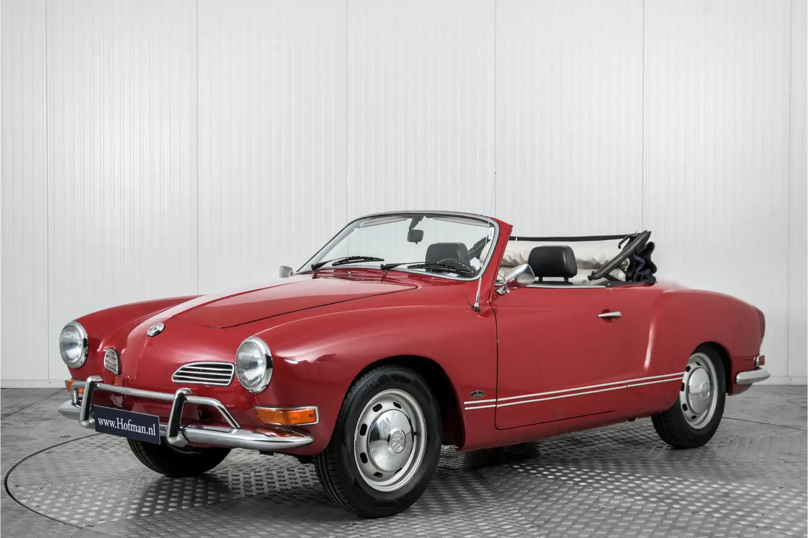 Volkswagen Karmann Ghia cabrio . Червоний - 1