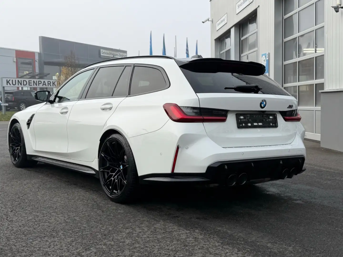 BMW M3 Competition M xDrive Tour. Harman*DriveAssist Weiß - 2