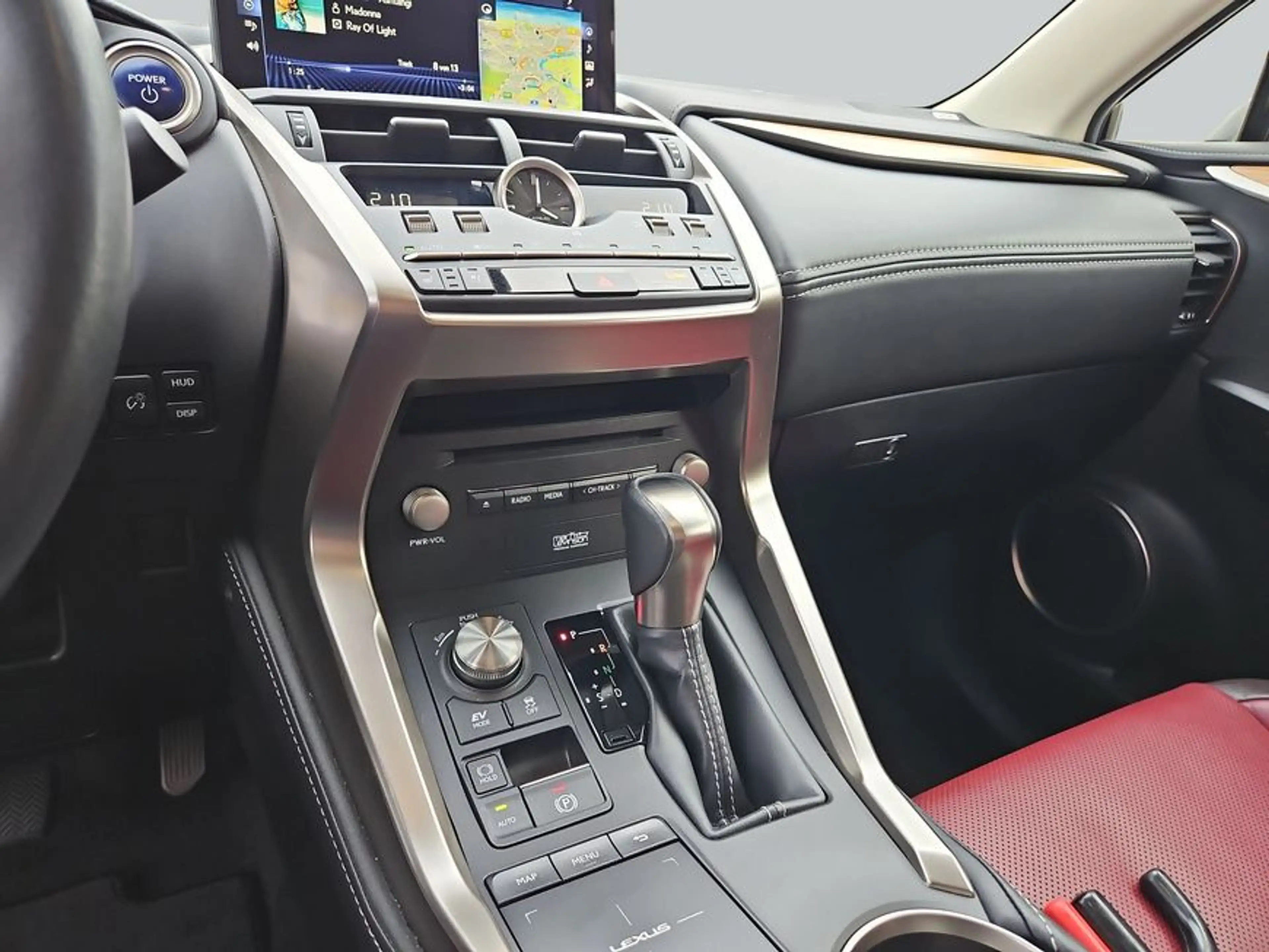Lexus NX 300h h E-FOUR Luxury Line — photo 14