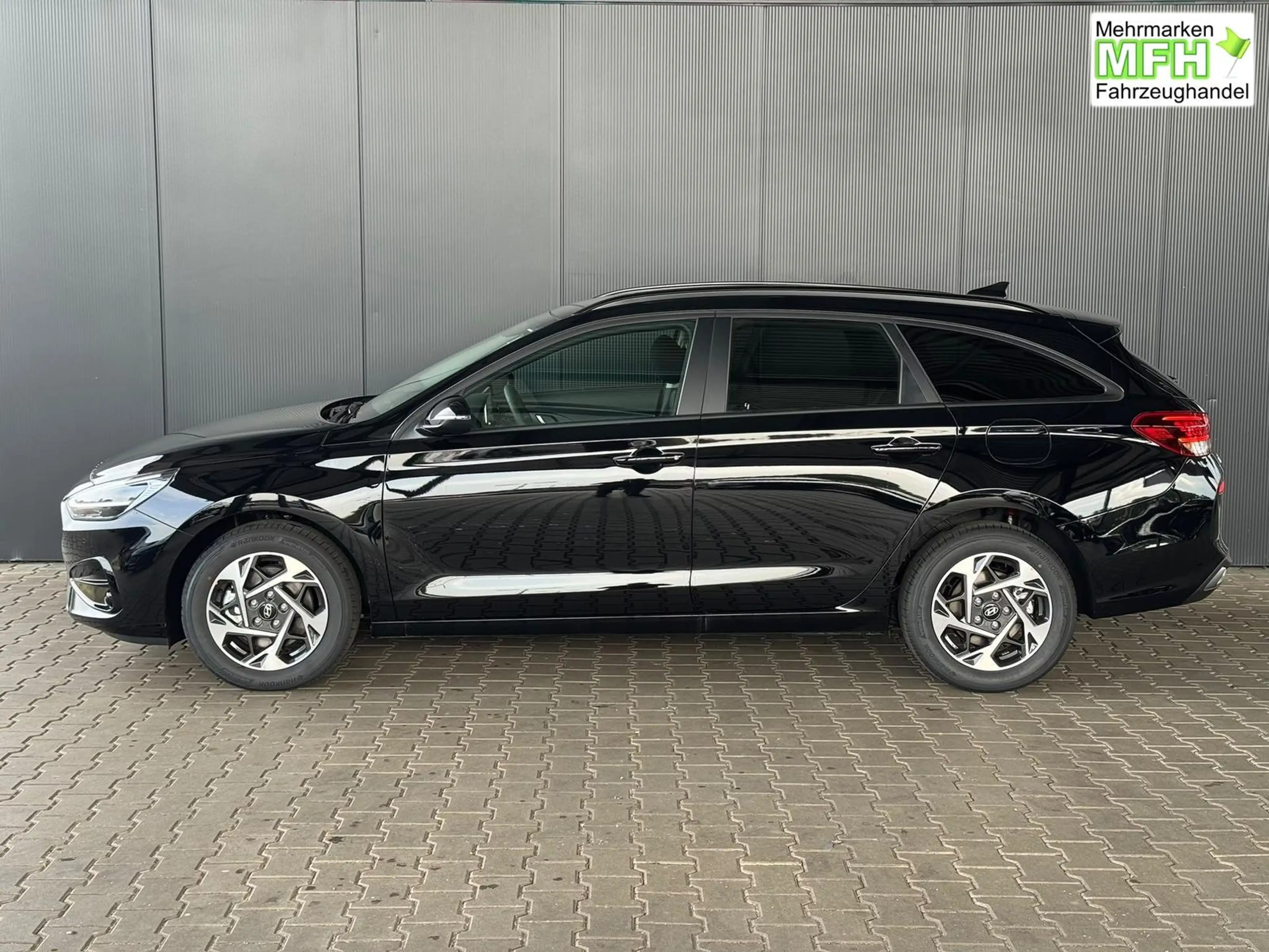 Hyundai i30 Kombi Comfort Line 1.6 T-GDI 2WD 7-DCT AT / Tem... — photo 2