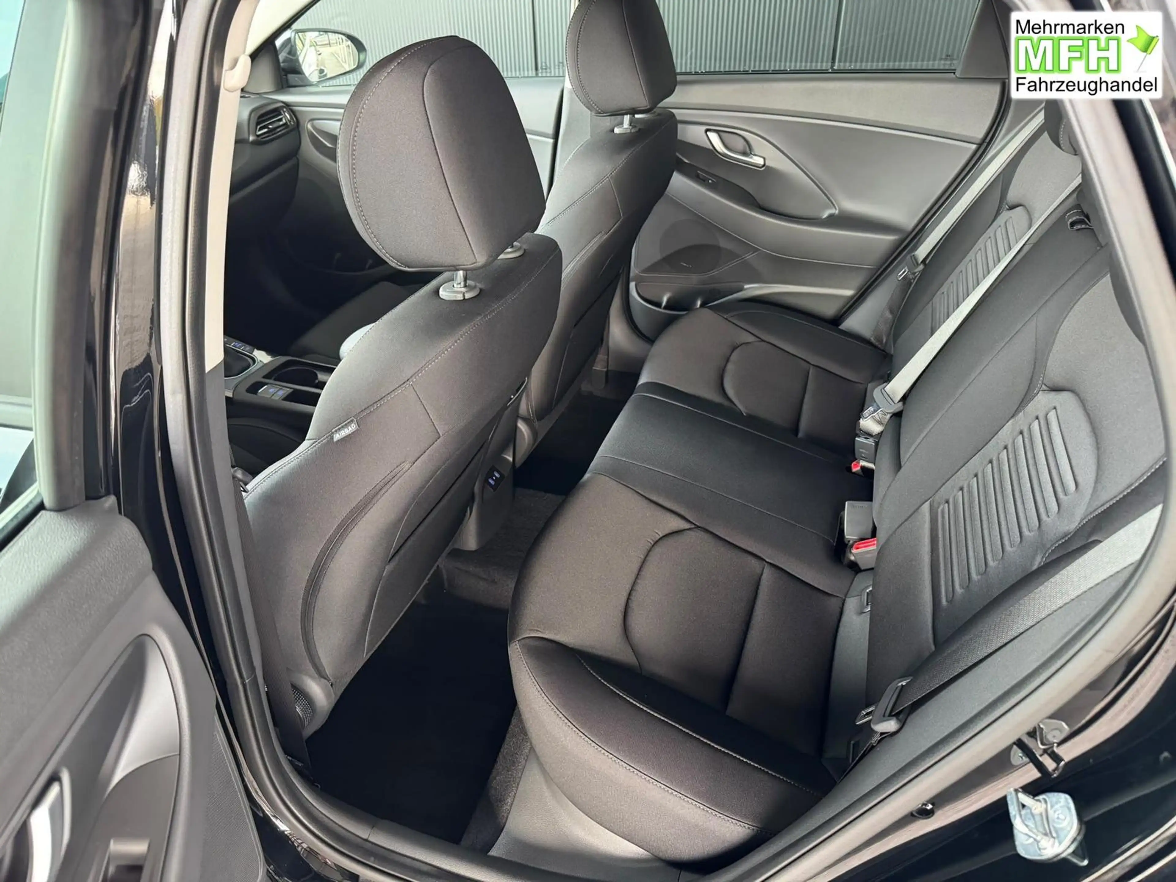 Hyundai i30 Kombi Comfort Line 1.6 T-GDI 2WD 7-DCT AT / Tem... — photo 6