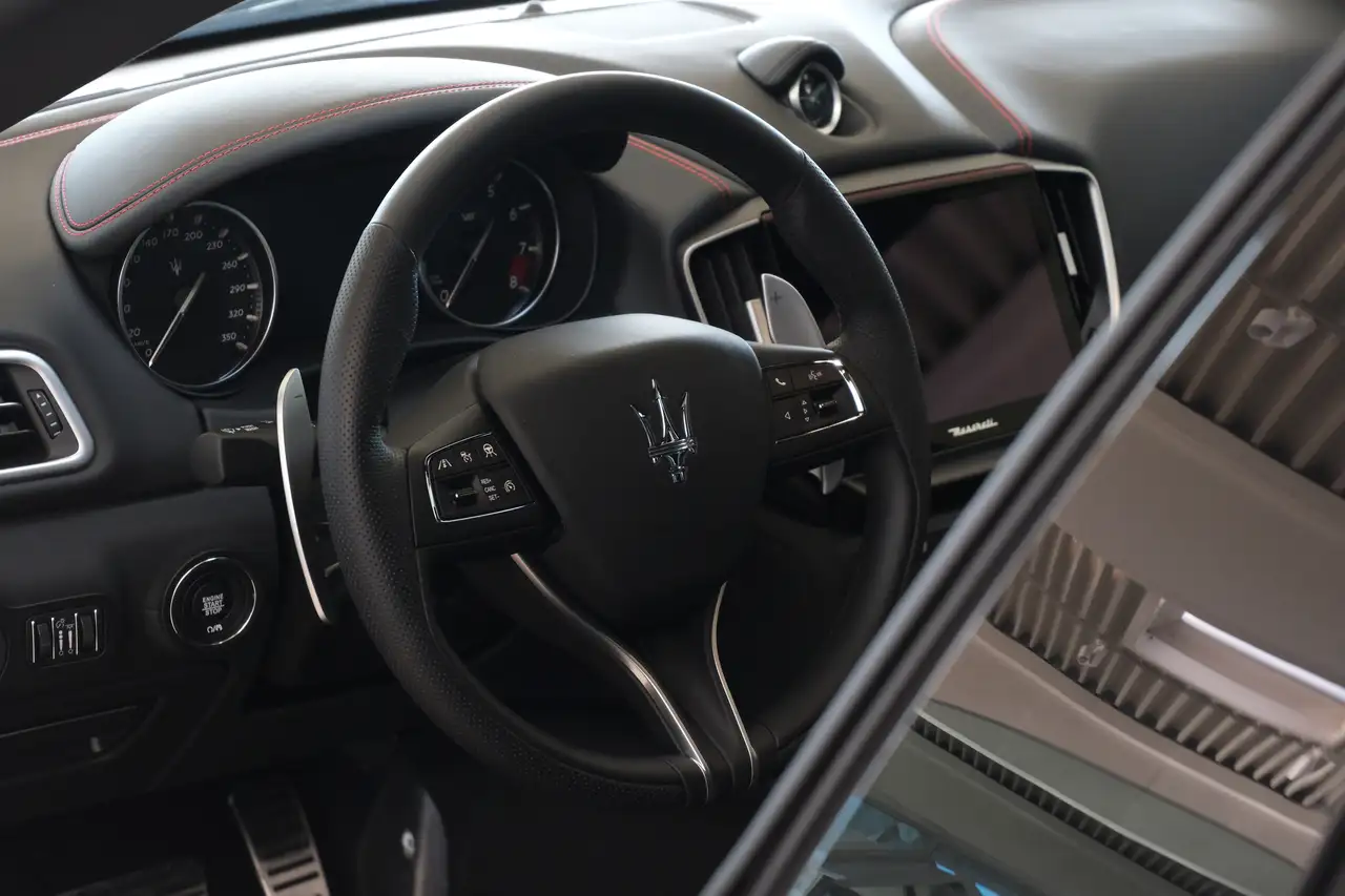 Maserati Ghibli 2023 — фото 13