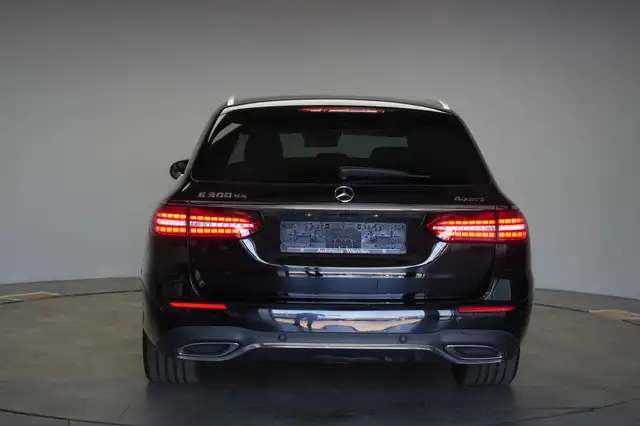 Mercedes-Benz 300 view 5