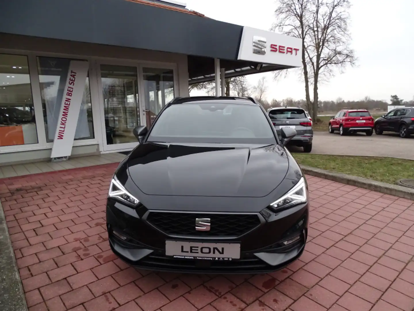 SEAT Leon Leon Sportstourer 2.0 TDI FR DSG 150PS AHK Navi AC Schwarz - 2
