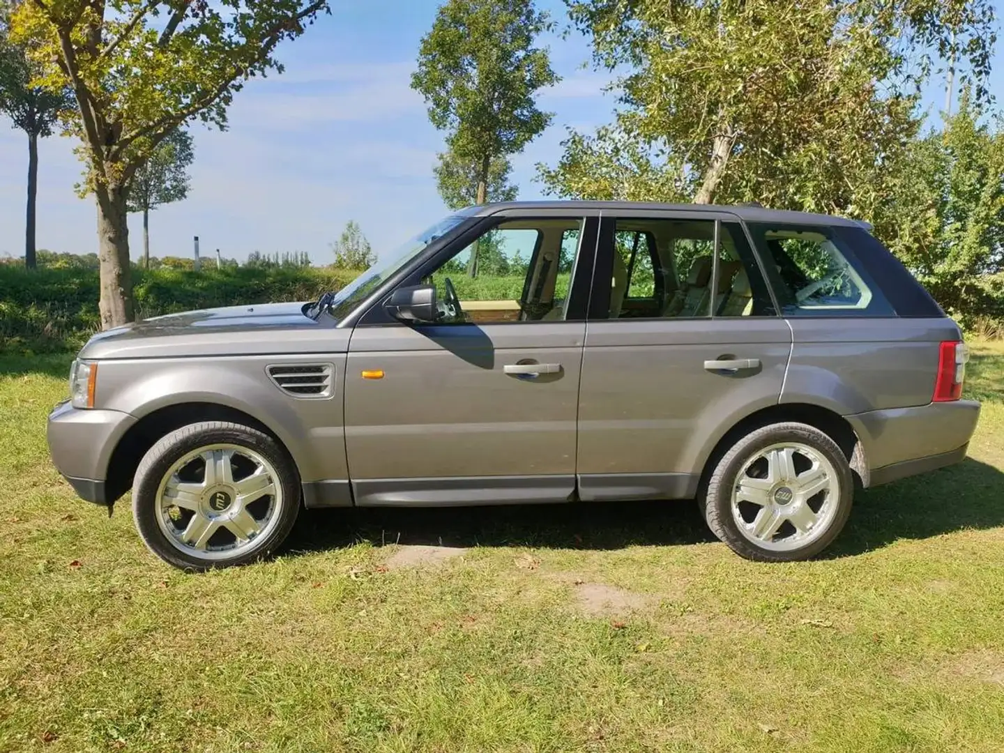 Land Rover Range Rover Sport Range Rover Sport 2,7 TdV6 HSE DPF HSE Grau - 2