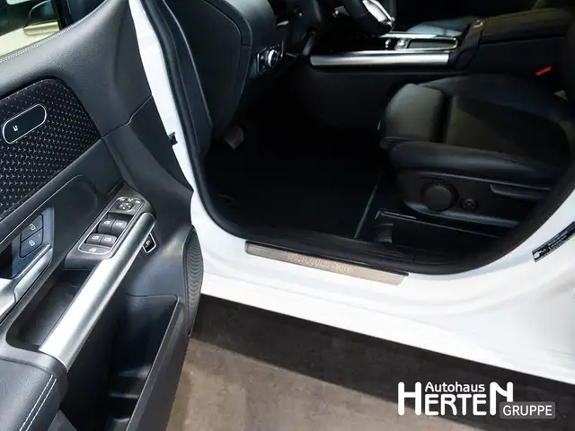 Mercedes-Benz B-Class view 12