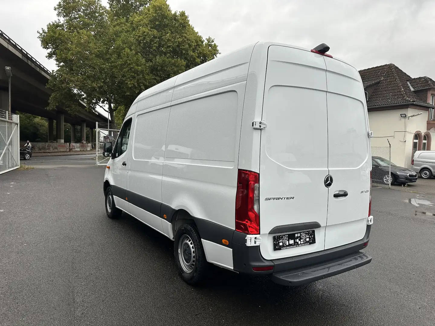 Mercedes-Benz Sprinter 317 CDI RWD L2 9 gtronic top Ausstattung Weiß - 2