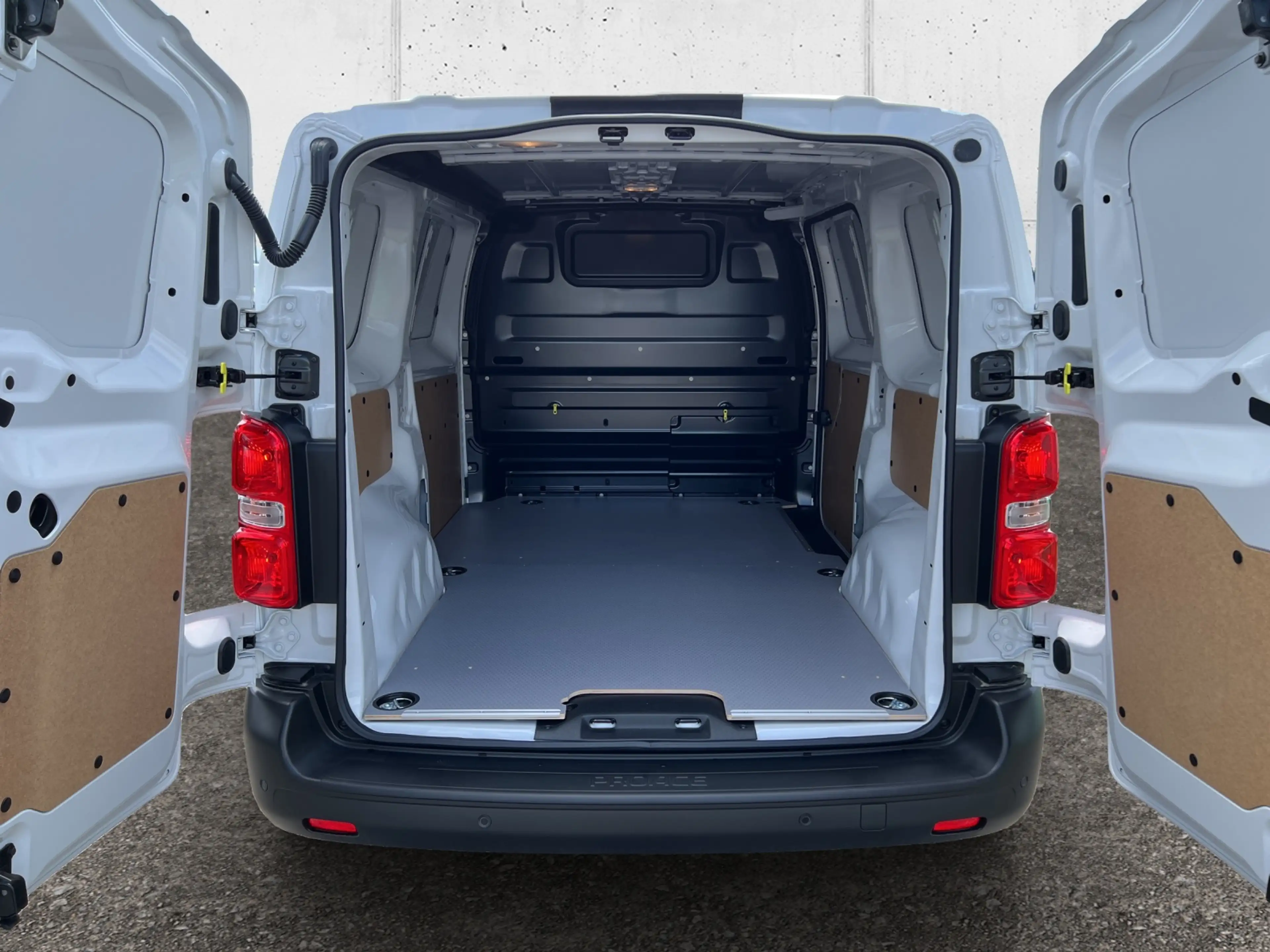 Toyota Proace KWG L1 1,5 D-4D 120 Meister FT 4t. — photo 4