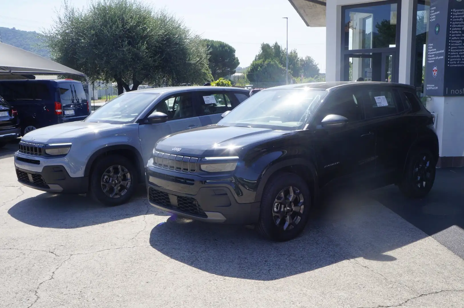 Jeep Avenger 1.2 Turbo 100 CV MHEV Longitude INFORTAINMENT WINT Grijs - 1