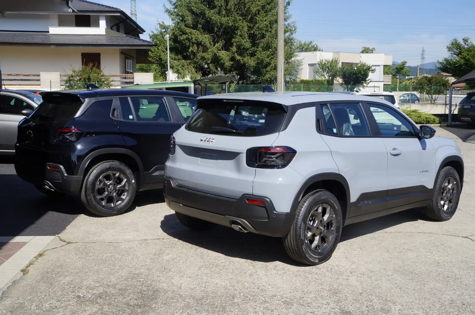 Jeep Avenger 1.2 Turbo 100 CV MHEV Longitude INFORTAINMENT WINT Grijs - 2