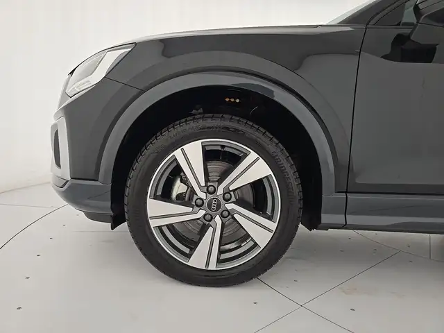 Audi Q2 view 8