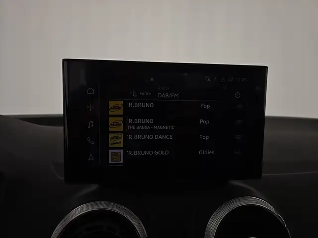 Audi Q2 view 15