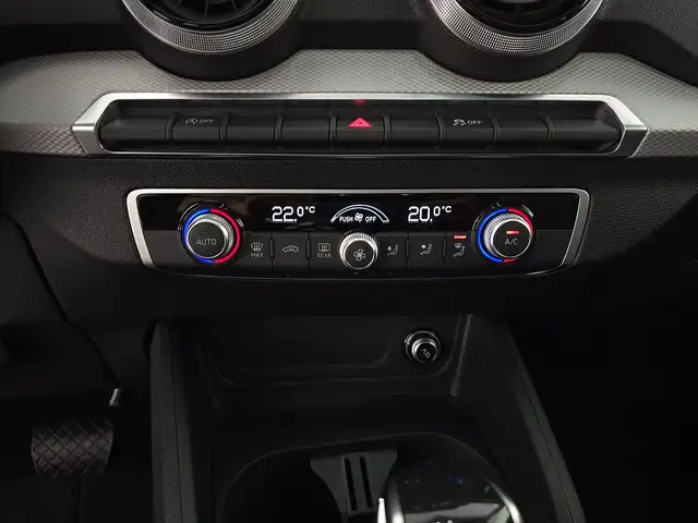 Audi Q2 view 13