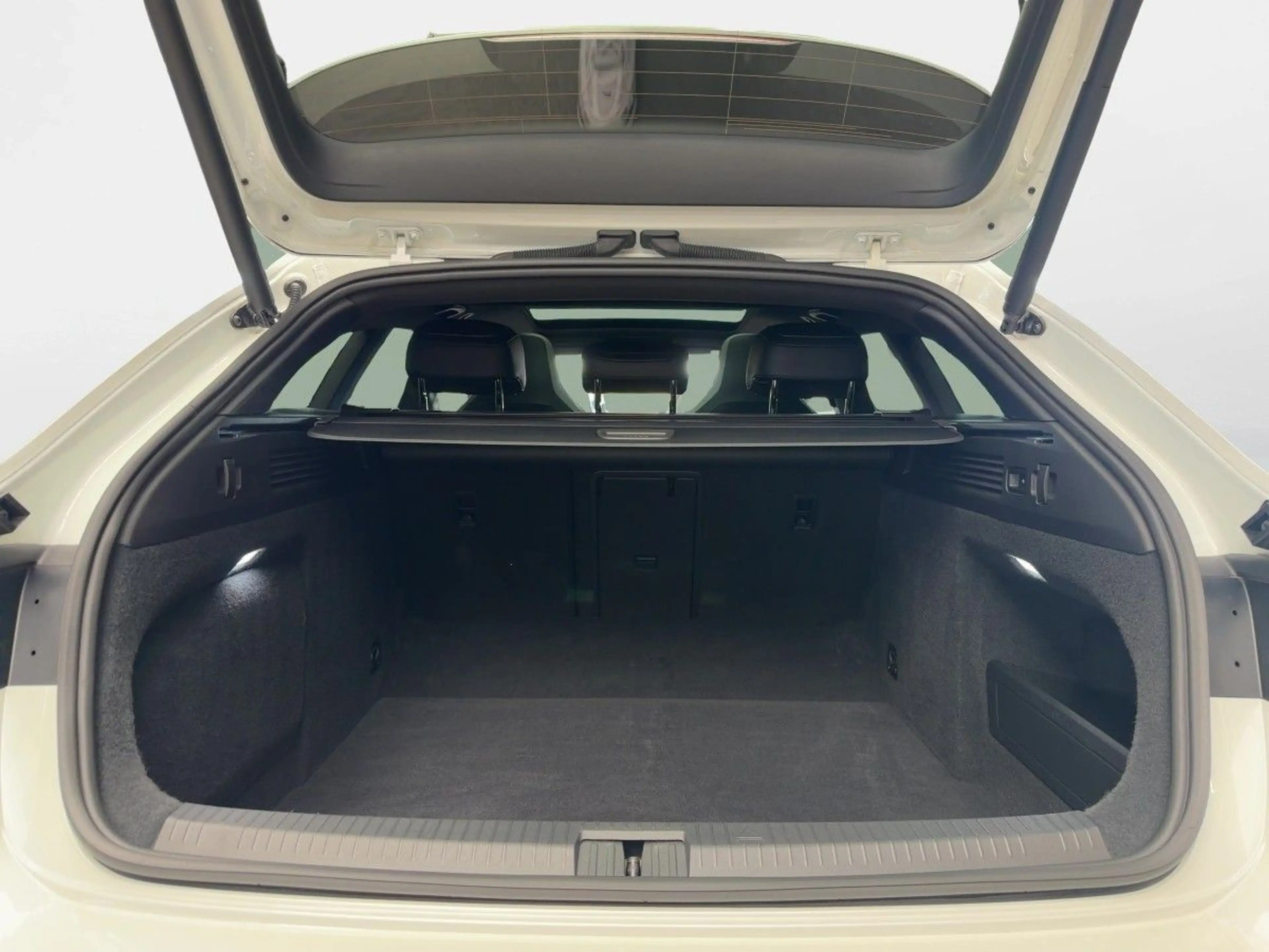 Volkswagen Arteon R-Line 2.0 TDI DSG Navi — photo 6