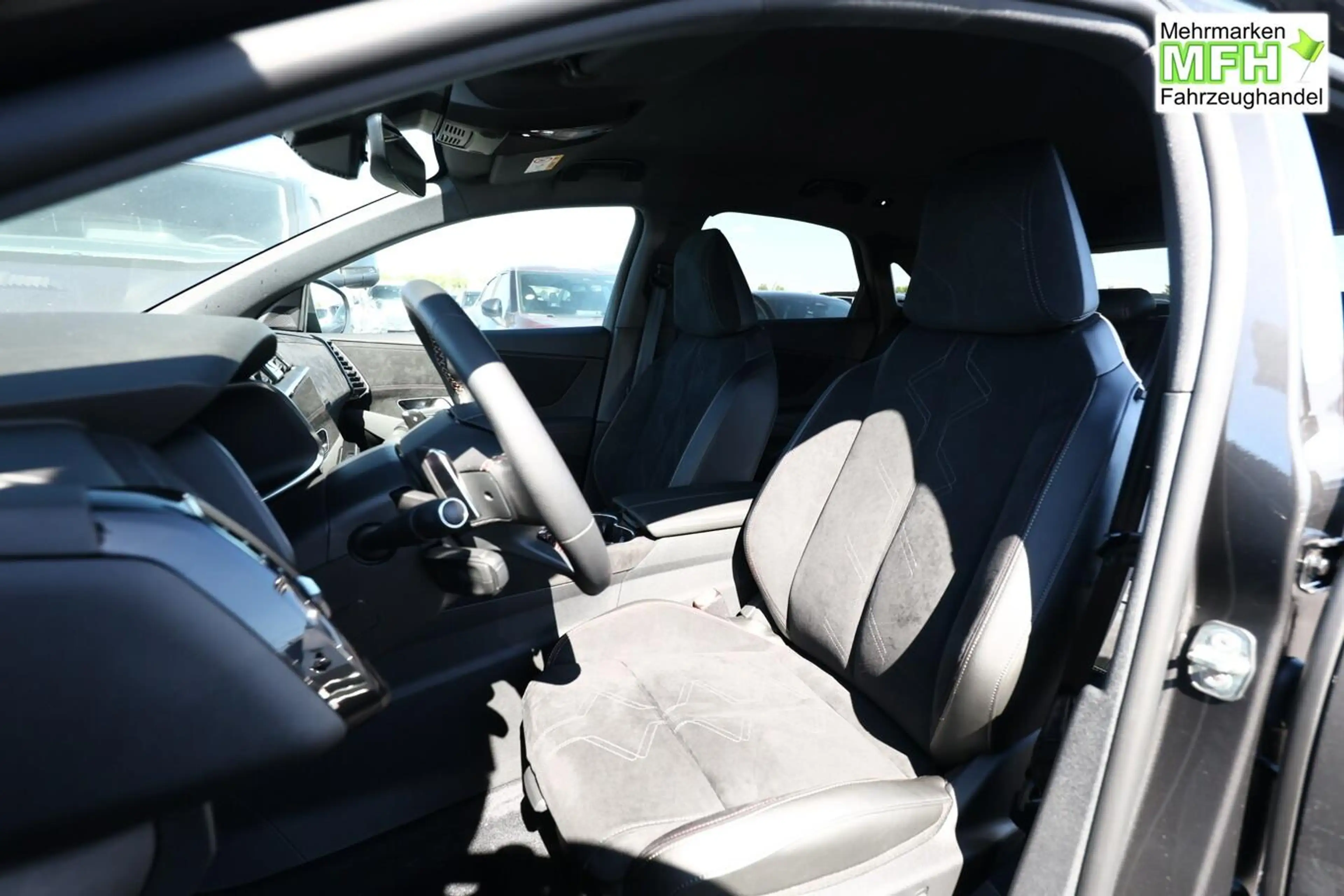 DS Automobiles DS 7 Performance Line eHK 360° ACC eSitze SHZ Nav 96... — photo 5