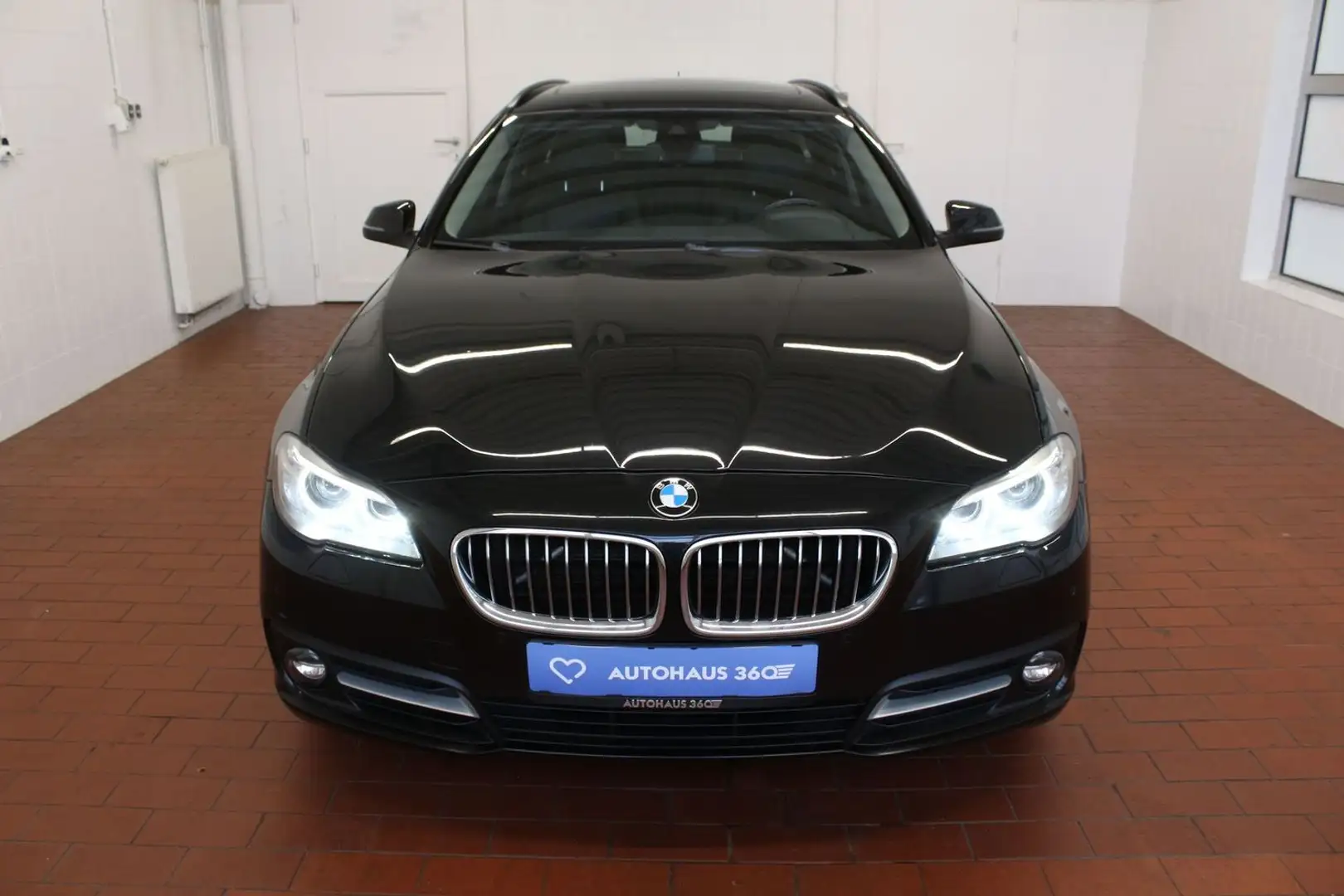 BMW 520 d Automatik Leder AHK Winterpaket Black - 2