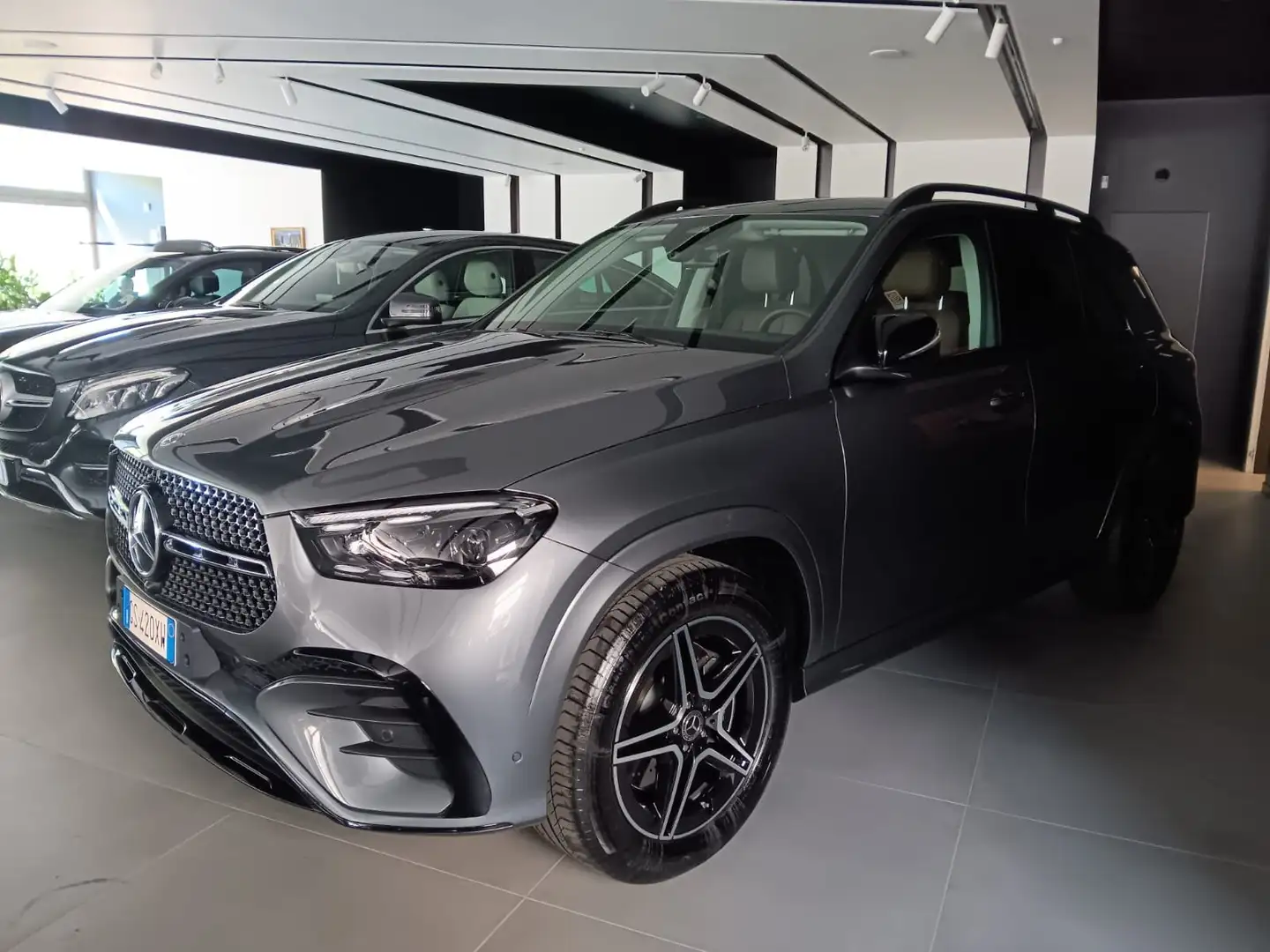 Mercedes-Benz GLE 300 d AMG Premium Plus 4matic 7 Posti Grigio - 1