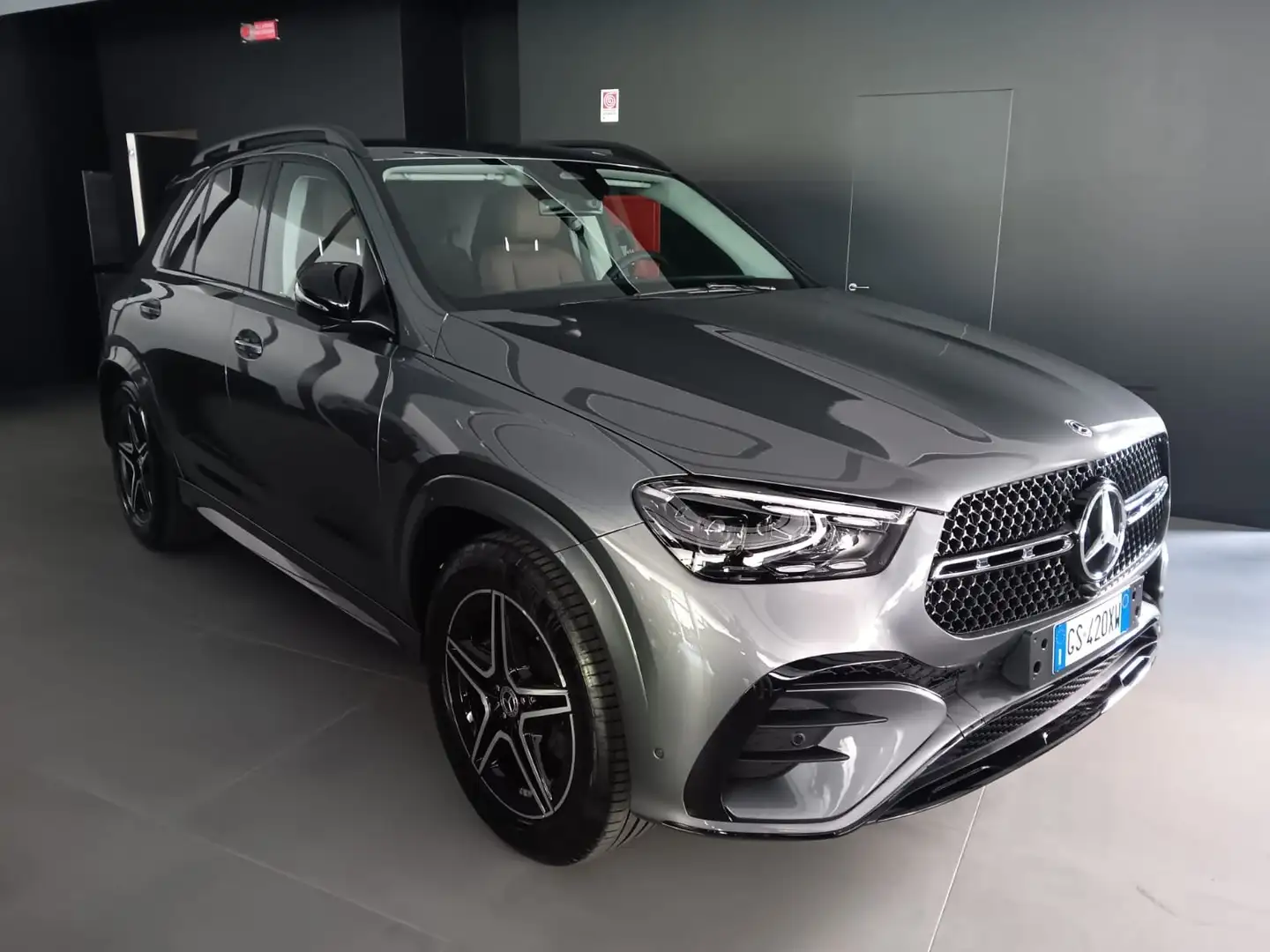 Mercedes-Benz GLE 300 d AMG Premium Plus 4matic 7 Posti Grigio - 2