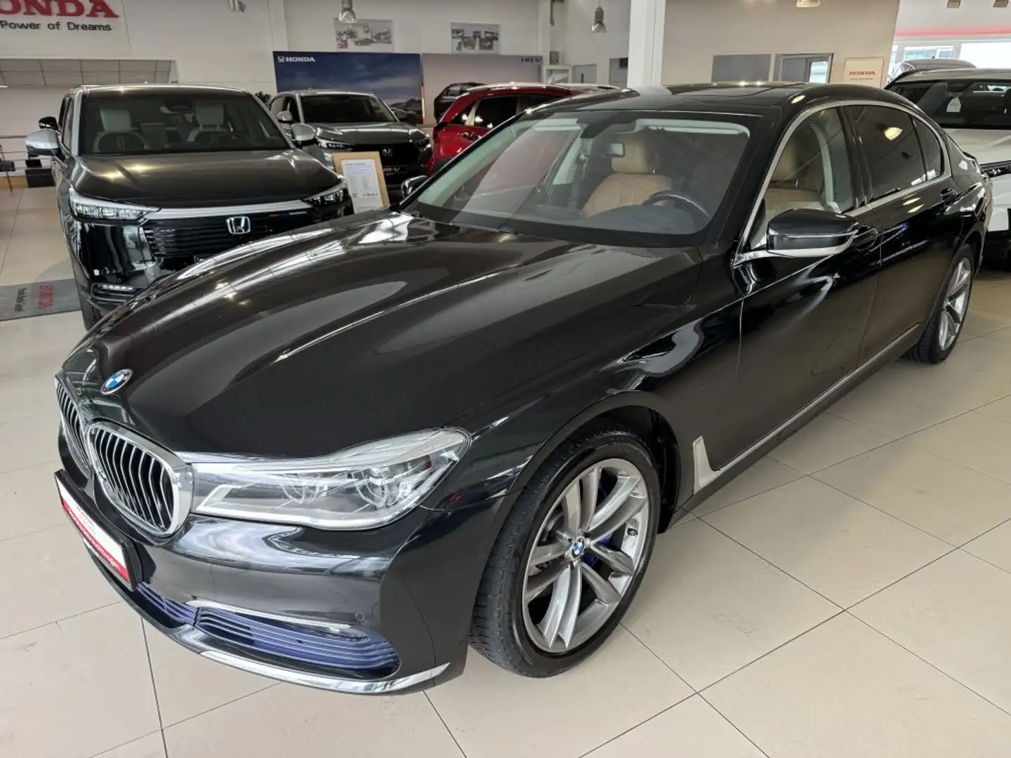 BMW 740 740Li  Lang Version Schwarz - 1