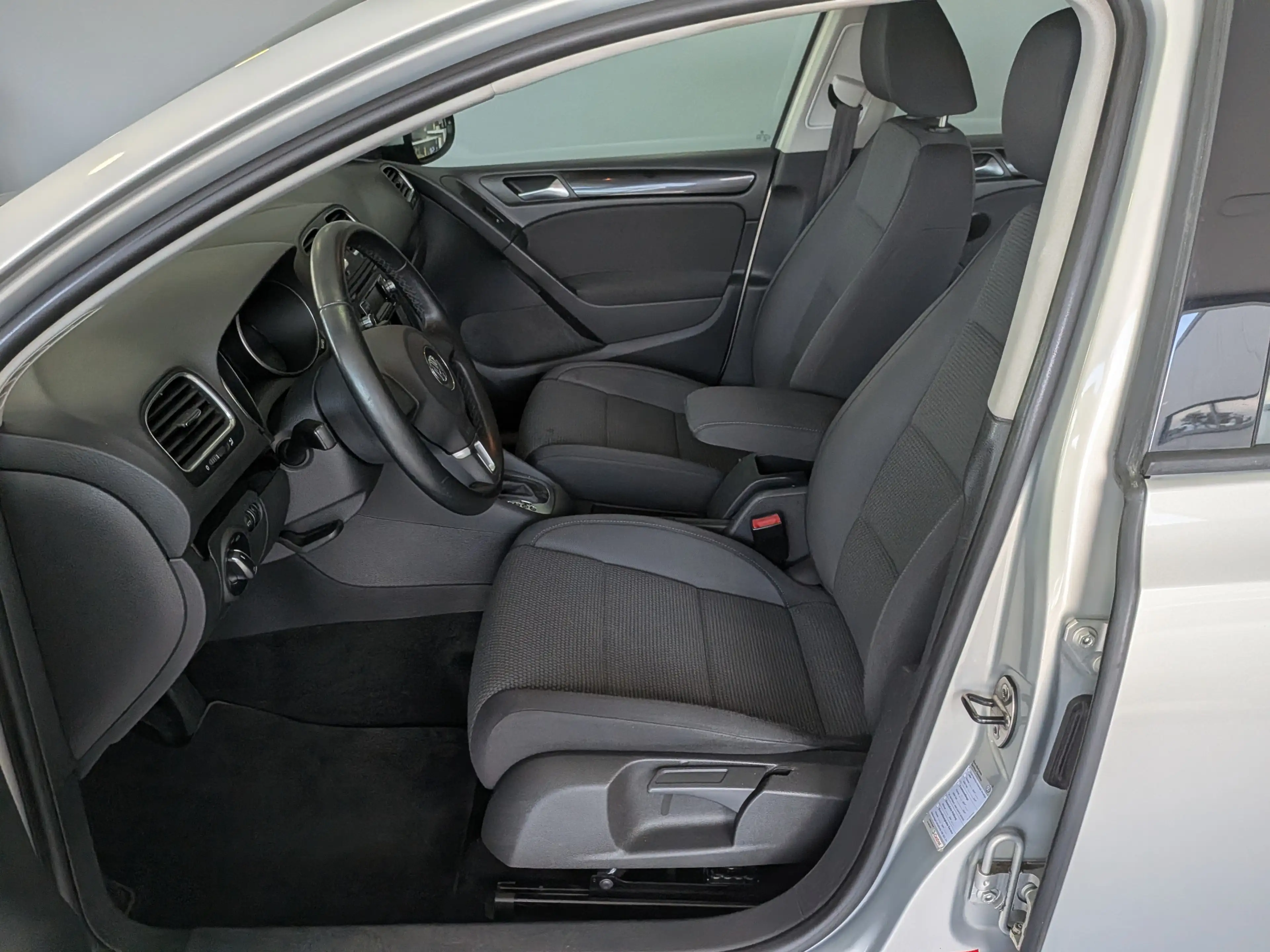 Volkswagen Golf Comfortline +KLIMAANLAGE+PARK ASS.+AHK+PDC+ — photo 10