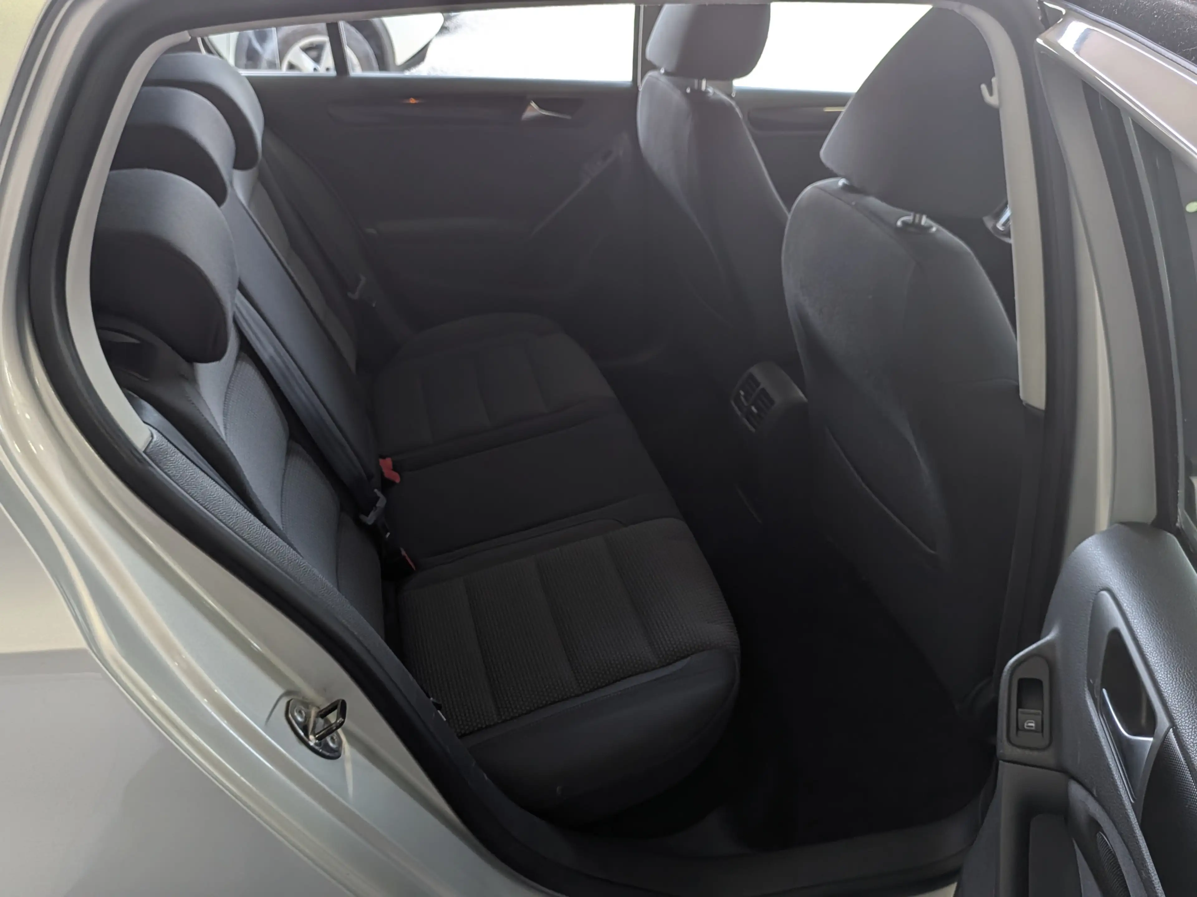 Volkswagen Golf Comfortline +KLIMAANLAGE+PARK ASS.+AHK+PDC+ — photo 12