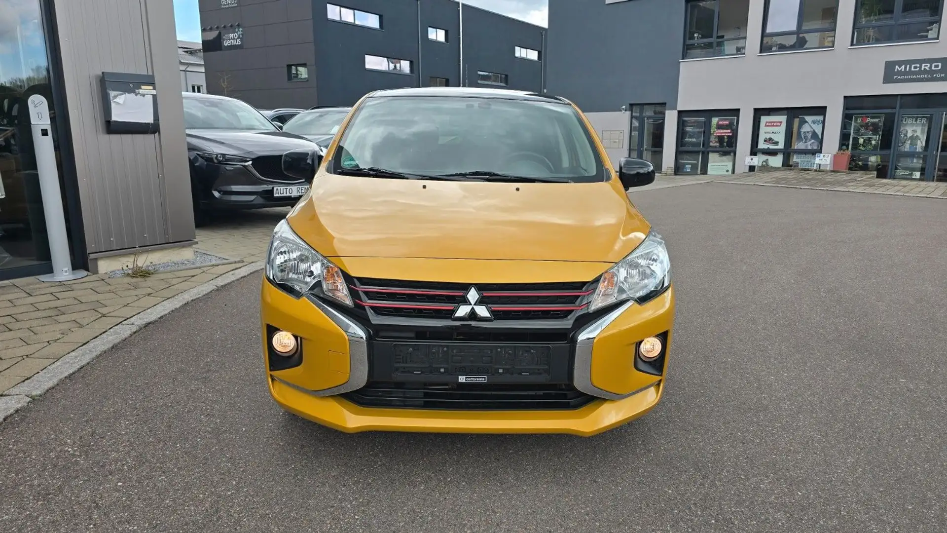Mitsubishi Space Star Spirit+ Black*NAVI*KLIMA*AUTOMATIK* Gelb - 2