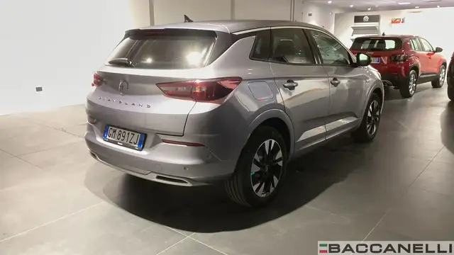 Opel Grandland view 4