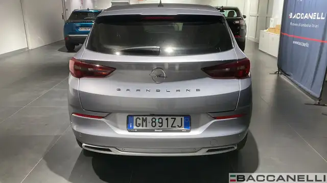 Opel Grandland view 3