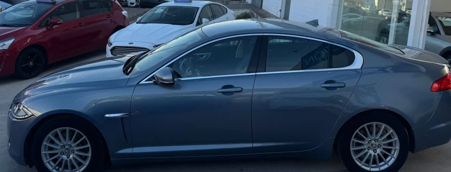 Jaguar XF Sportbrake 2.2 Diesel Premium Luxury Aut. Azul - 2