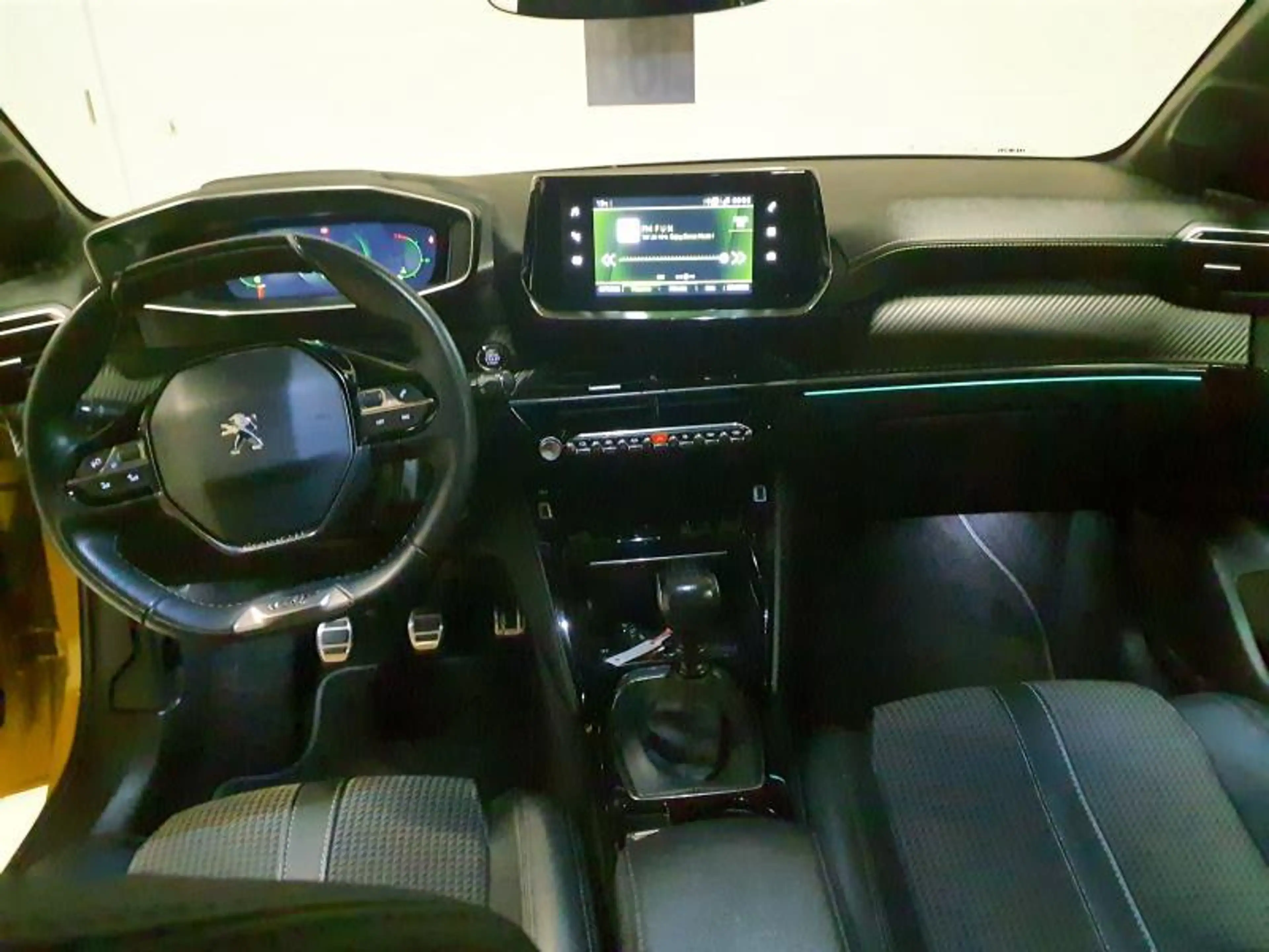 Peugeot 208 II & e- GT Line — photo 15