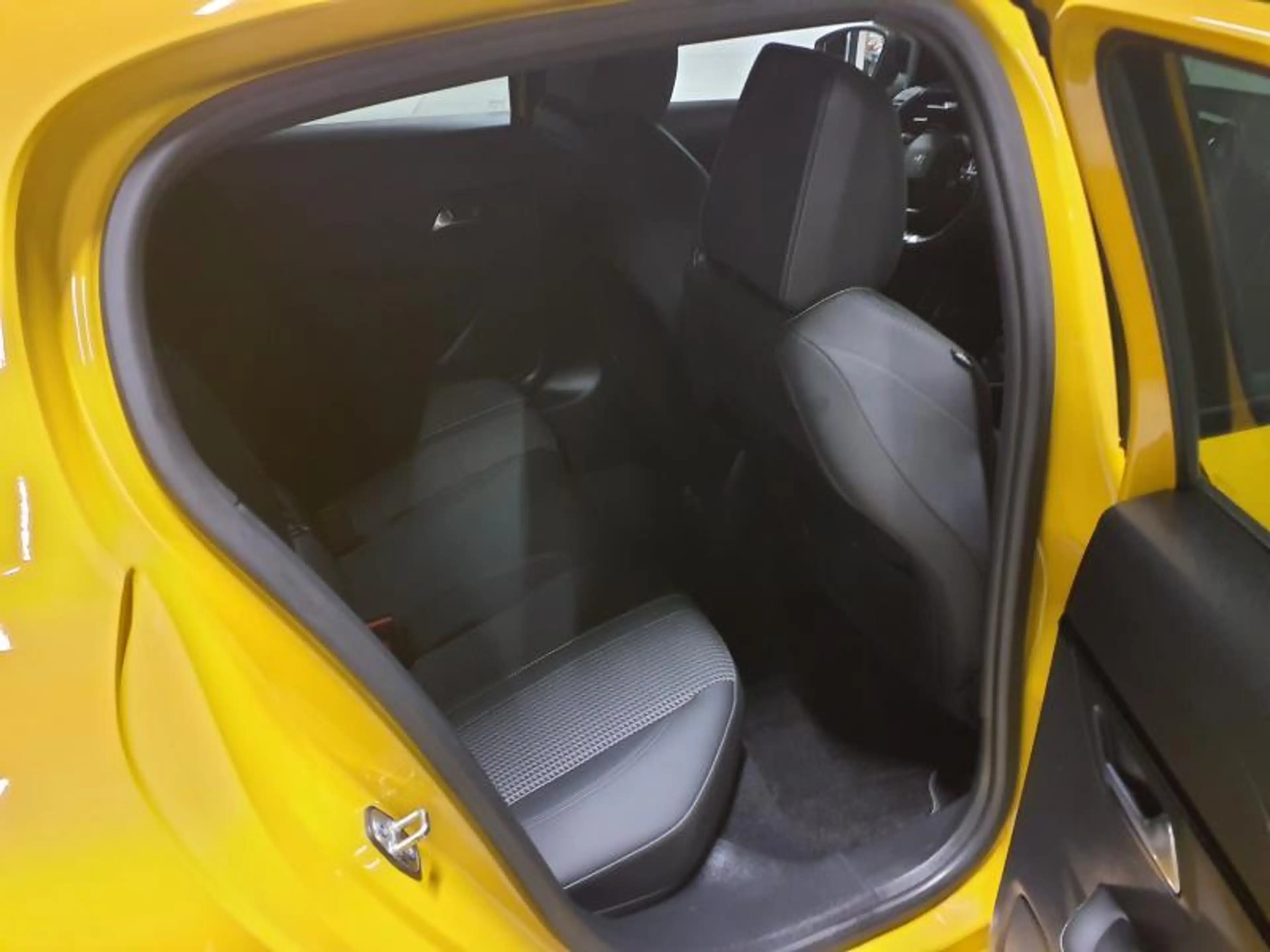 Peugeot 208 II & e- GT Line — photo 11