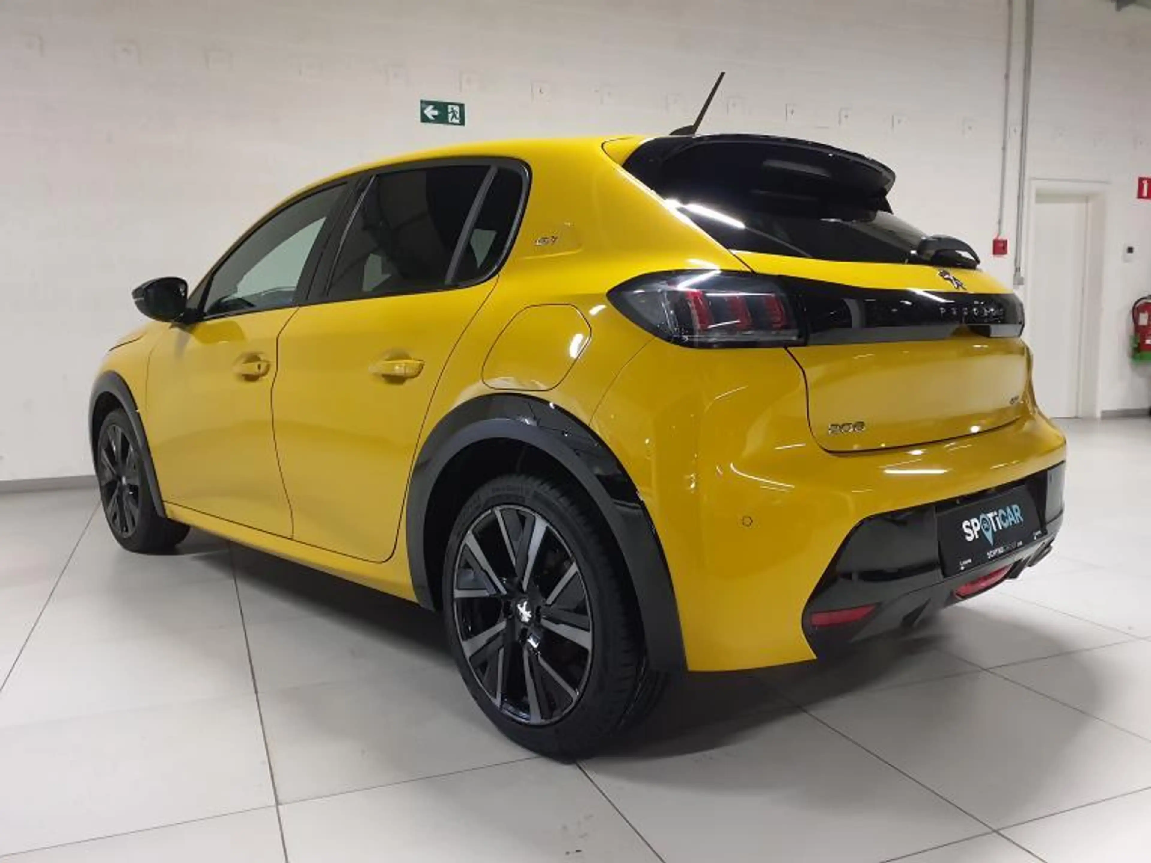 Peugeot 208 II & e- GT Line — photo 8