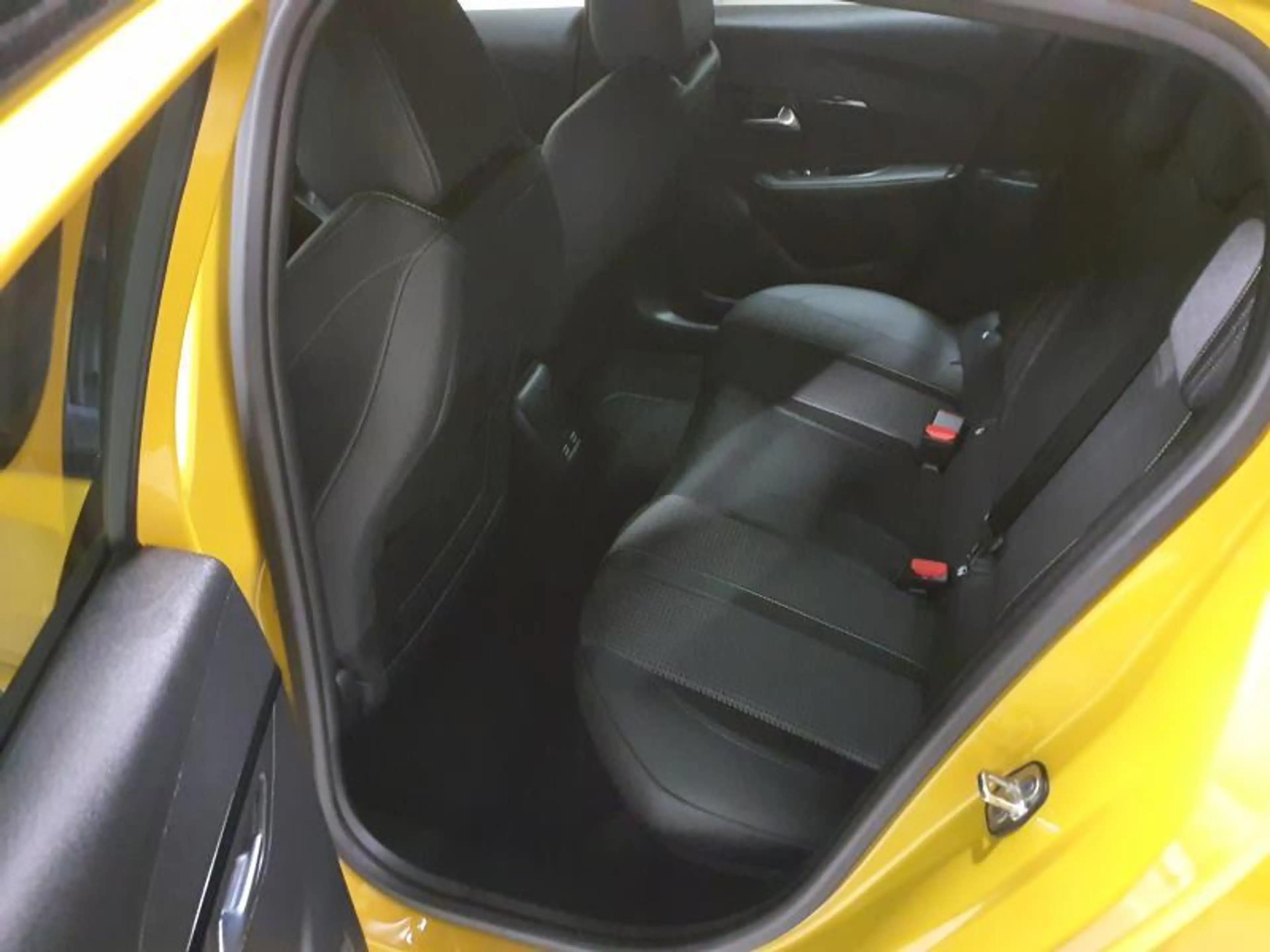 Peugeot 208 II & e- GT Line — photo 12