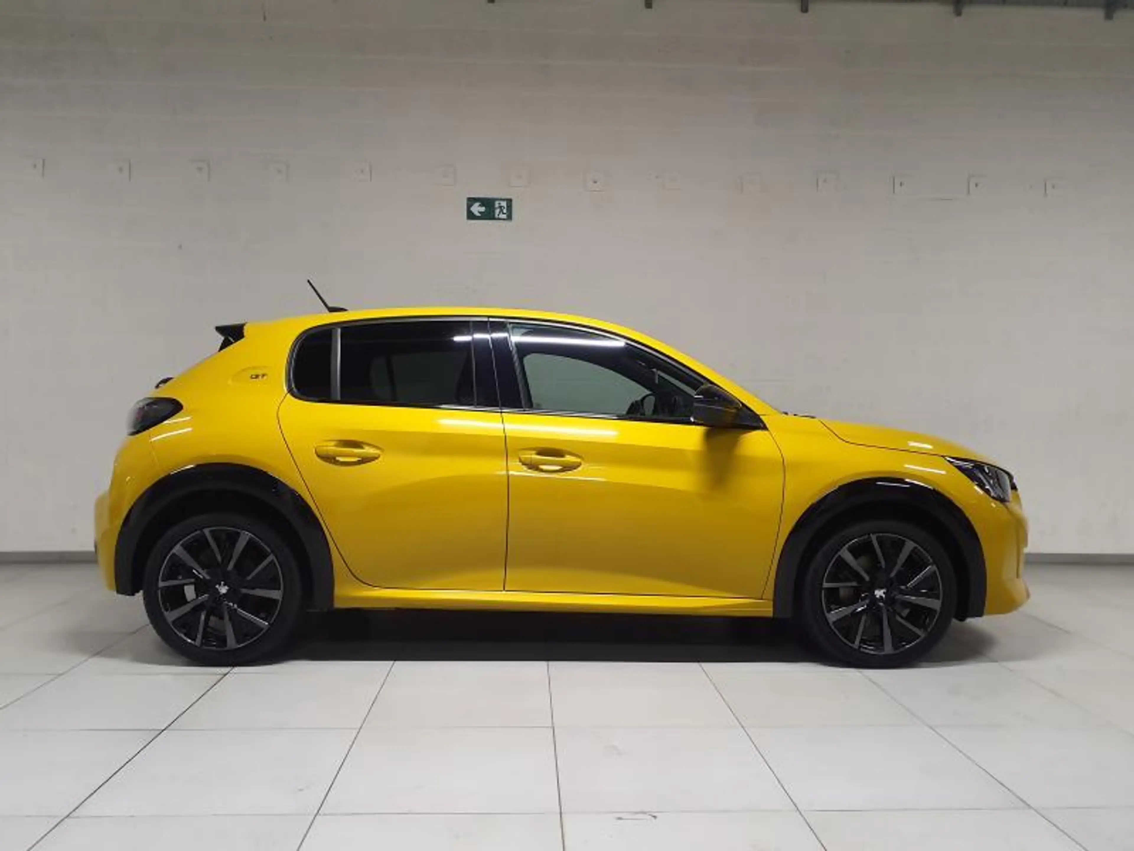 Peugeot 208 II & e- GT Line — photo 4