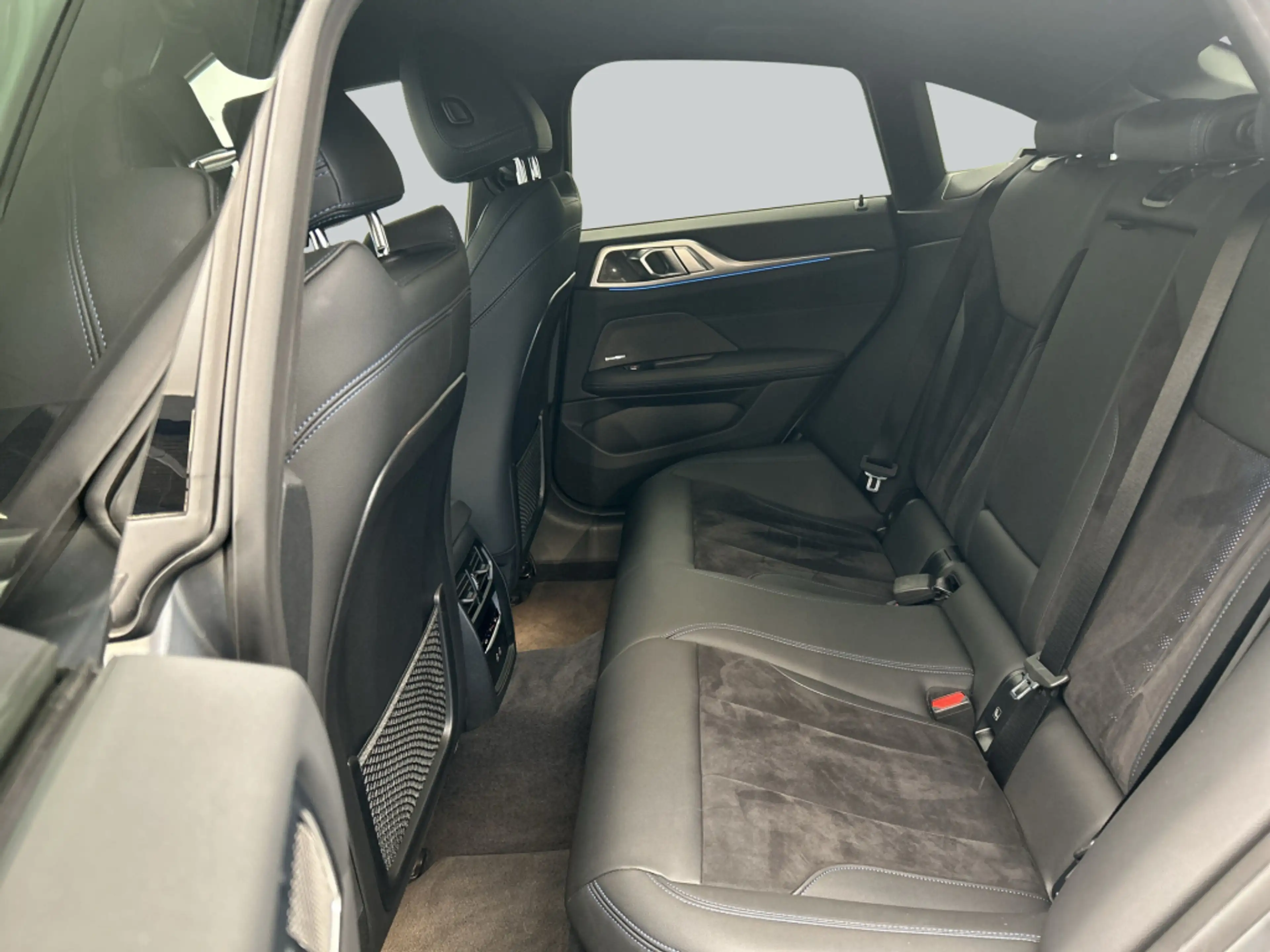 BMW i4 eDrive40 Gran Coupe M Sport Laserlicht* HK* — photo 12