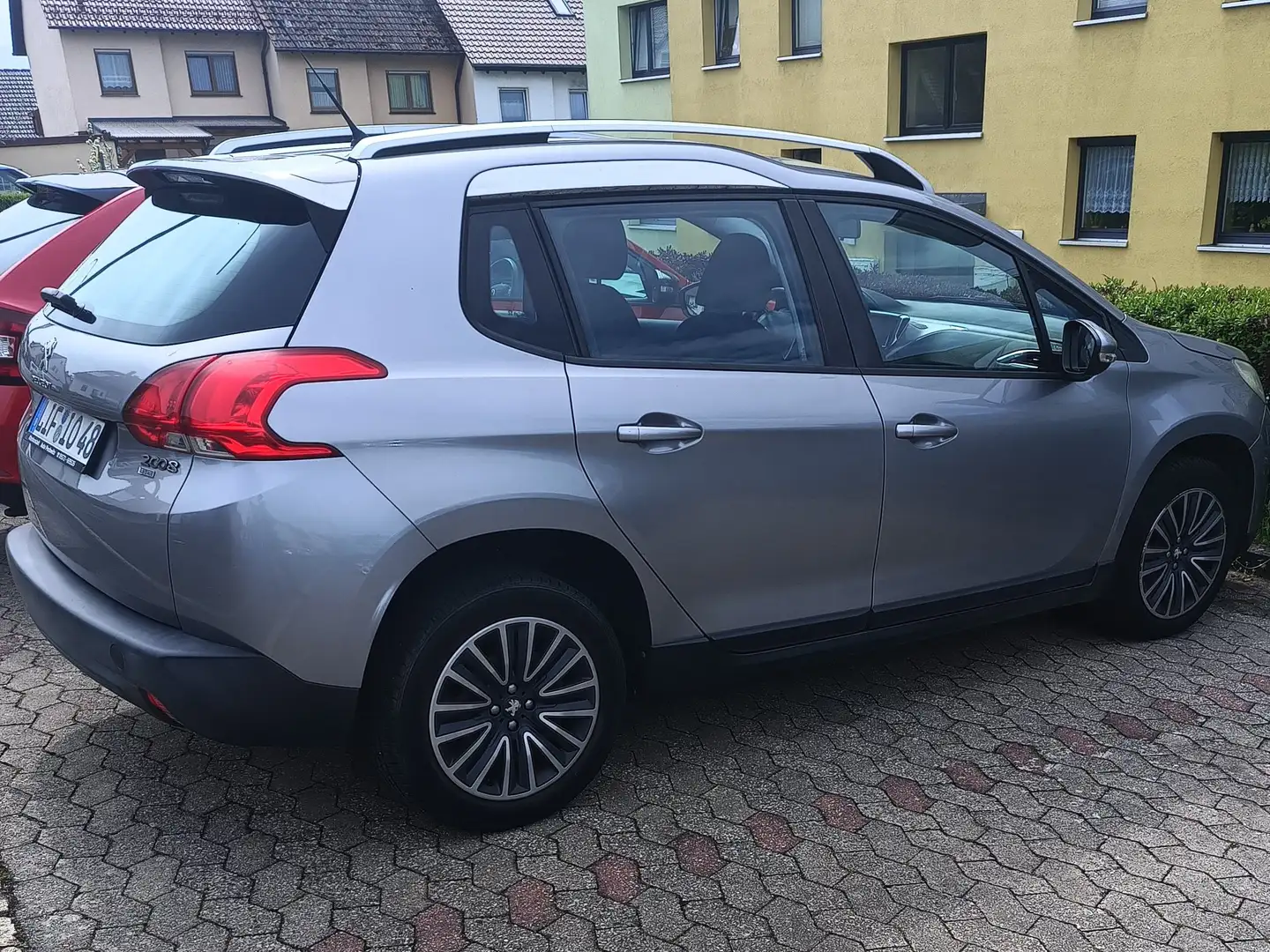 Peugeot 2008 2008 e-HDi FAP 92 STOP Grau - 2