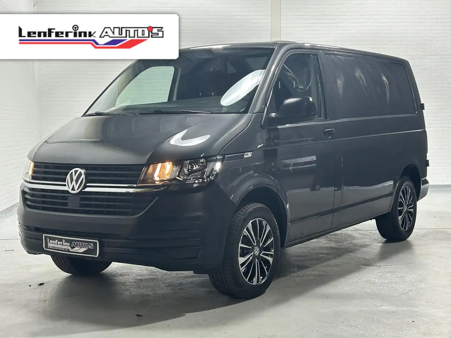 Volkswagen T6.1 Transporter 2.0 TDI 150 pk L1H1 Airco, 17" LMV, 3-Zits Laadrui Grijs - 1
