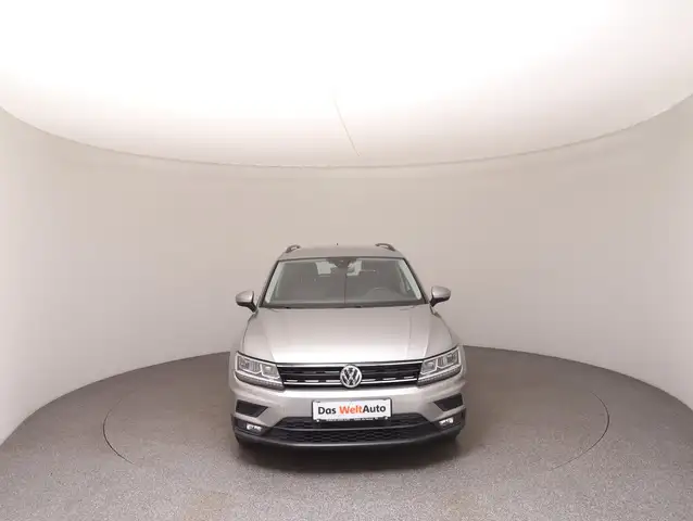 Volkswagen Tiguan view 3