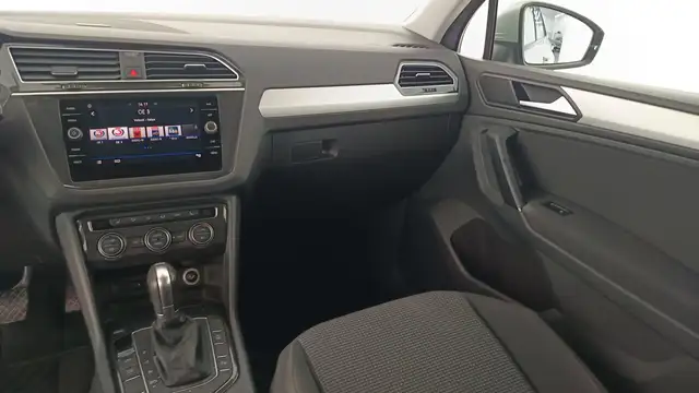 Volkswagen Tiguan view 13