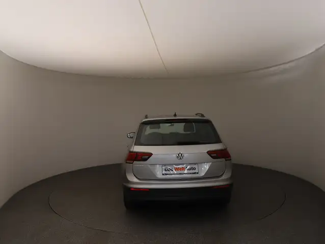 Volkswagen Tiguan view 6
