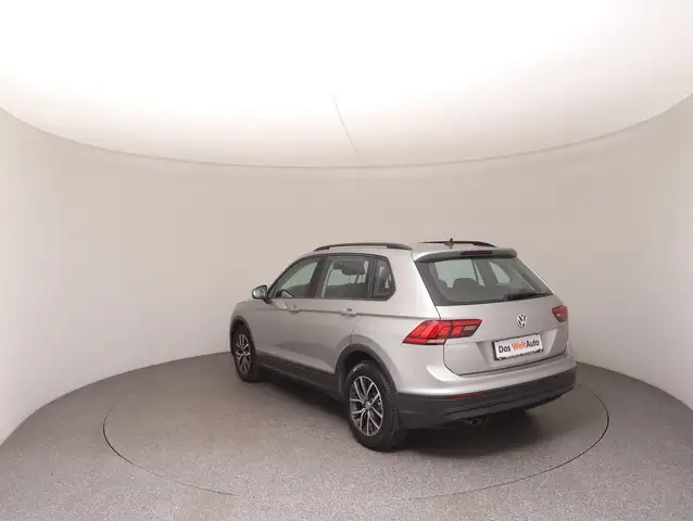 Volkswagen Tiguan view 5