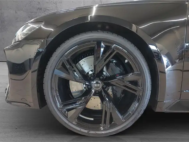 Audi RS6 view 4
