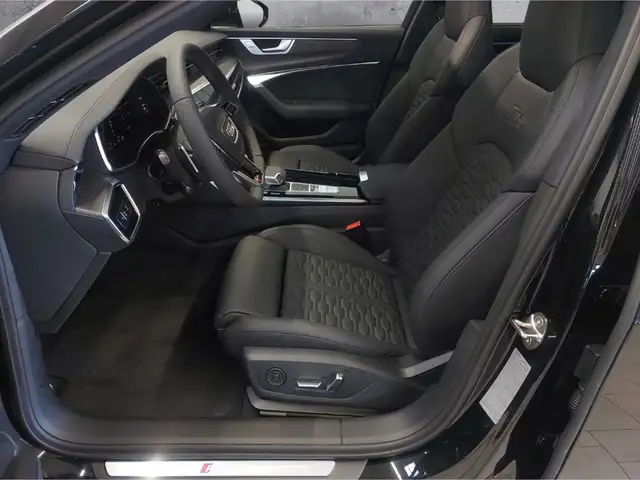 Audi RS6 view 8