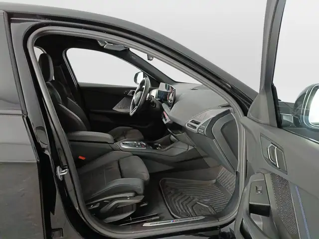 BMW 1 Series view 11