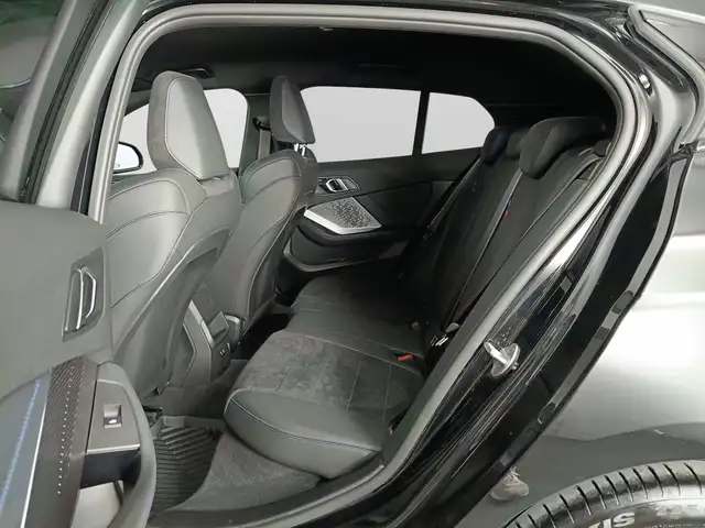 BMW 1 Series view 9