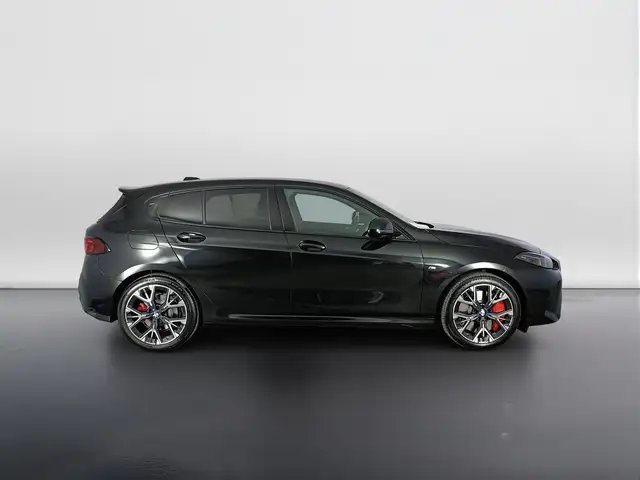 BMW 1 Series view 3