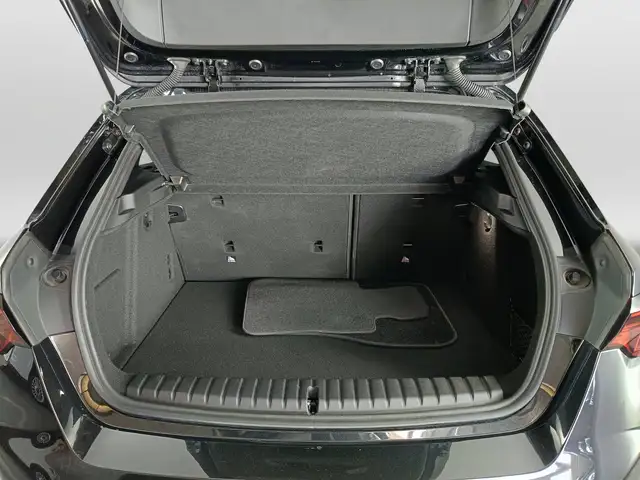 BMW 1 Series view 19